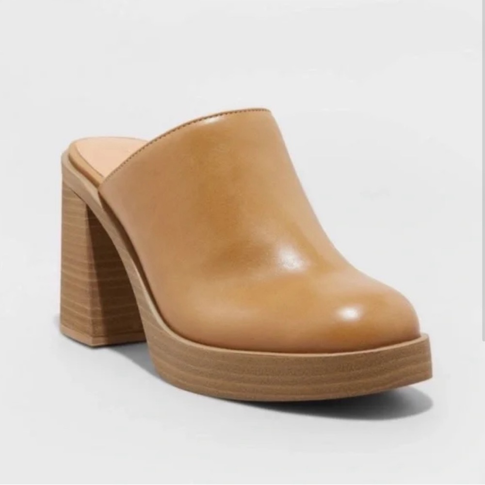 Women's Tess Platform Mule Heels -
Universal Thread™ Brown New